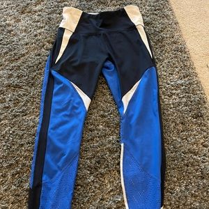 Athleta NWOT blue/white/black leggings size med